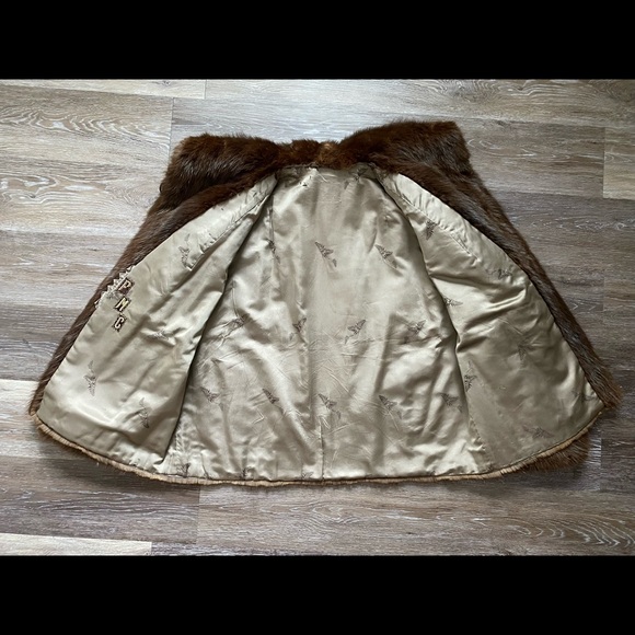 Vintage Fur Coat  🇨🇦 - Picture 13 of 15